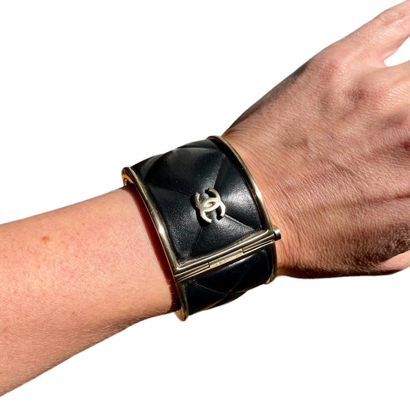 CHANEL Black Quilted Lambskin Leather Cuff Bracelet w/ Pin Side Closure - Picture 2 of 14